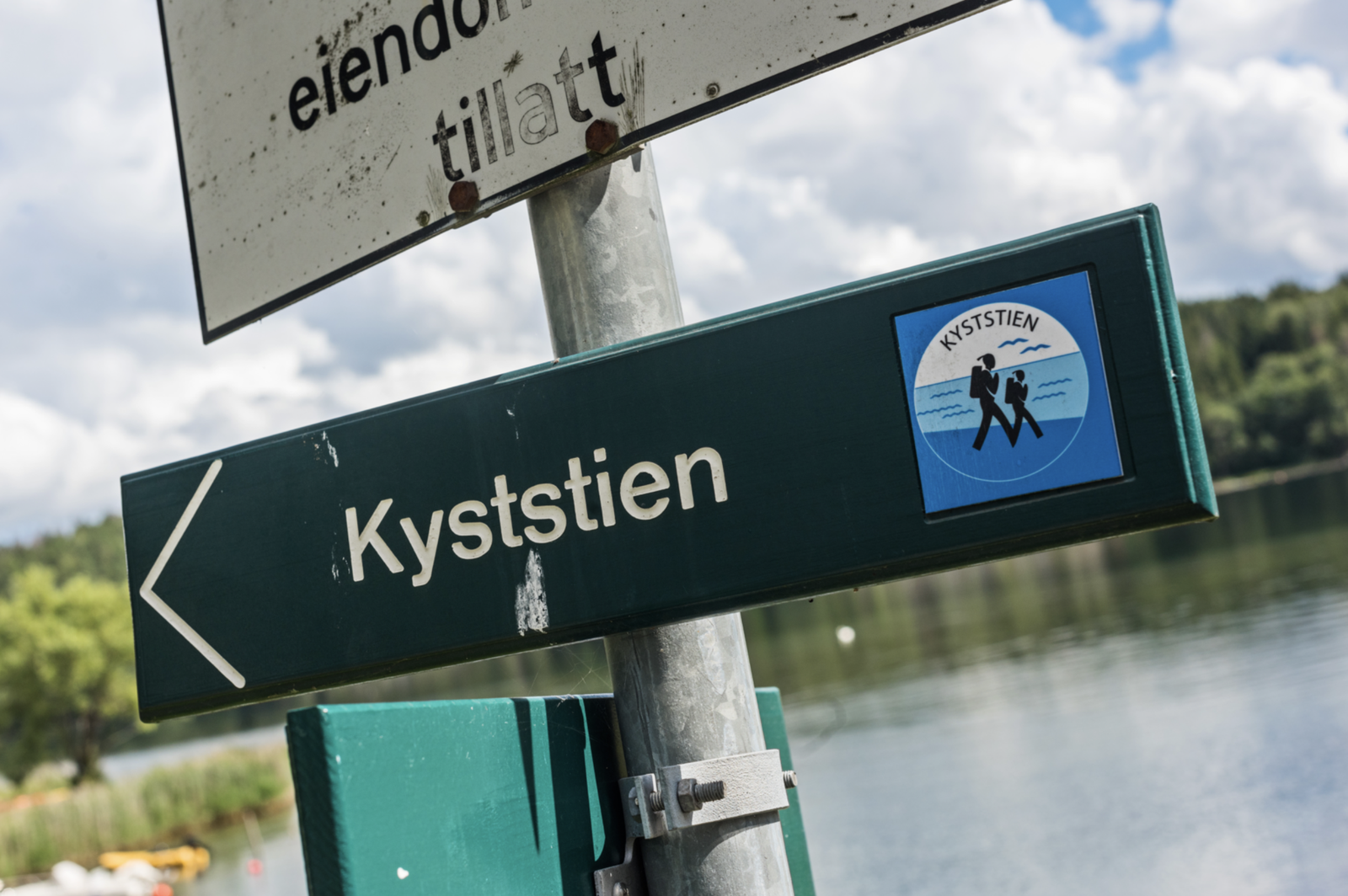 Åros kan friste med idylliske turmuligheter med bl.a. en flott kyststi både mot Sætre og Slemmestad. Galleribilde