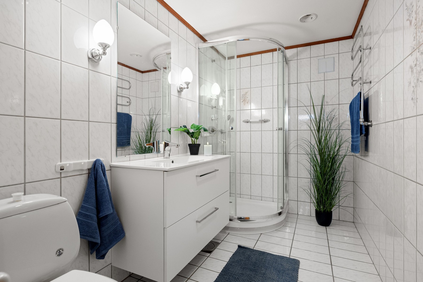 Bad i kjelleren, her det fungerende varmekabler. Galleribilde