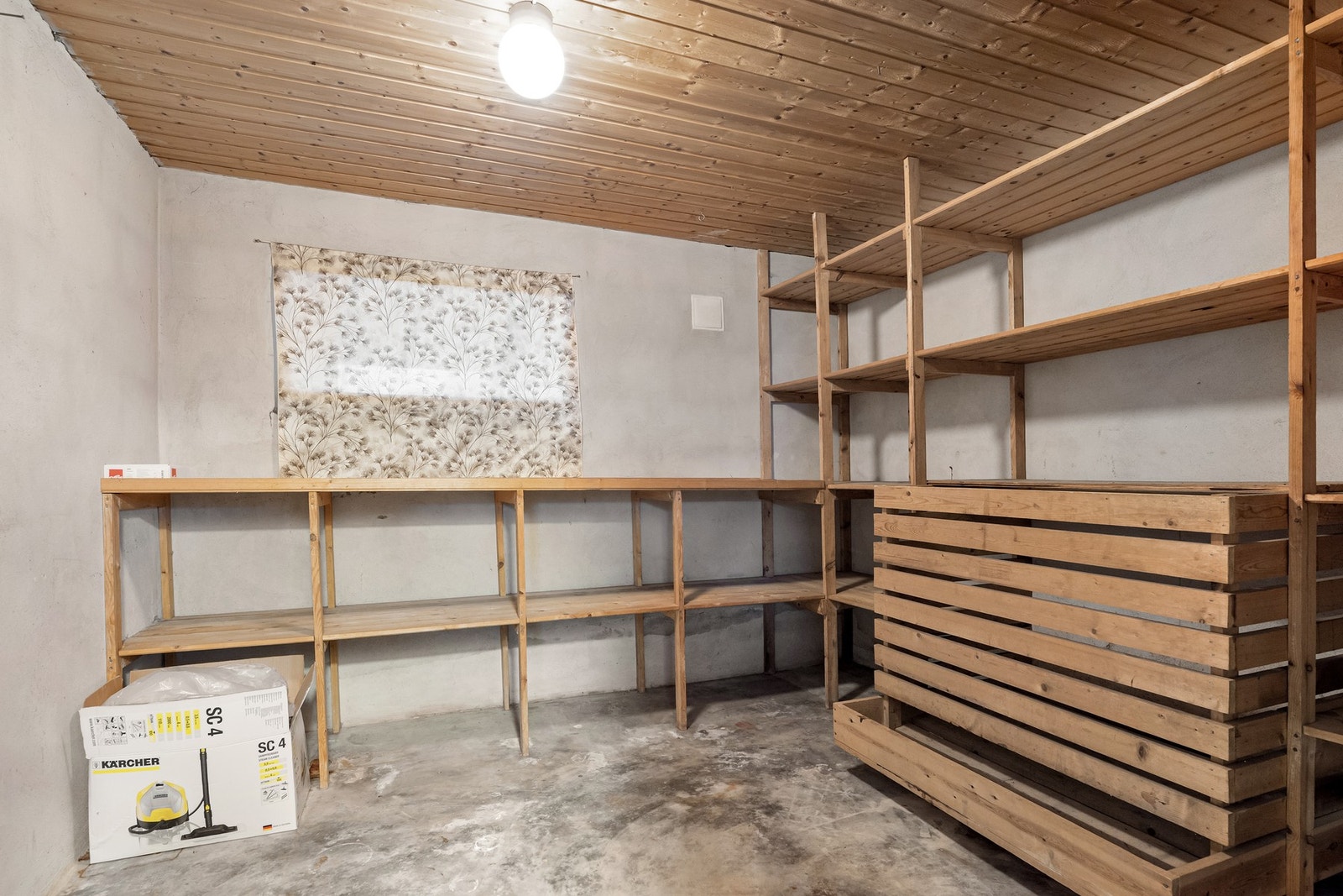 Boden i kjelleren, det er også vaskerom og teknisk rom i kjelleren. Galleribilde