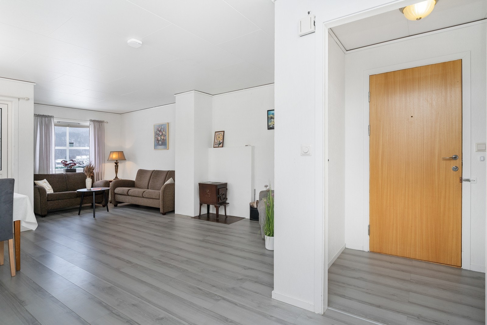 Fra stue mot inngangsparti. Galleribilde