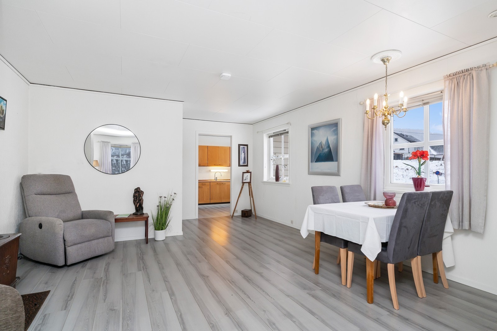 Fra stue mot kjøkken. Galleribilde