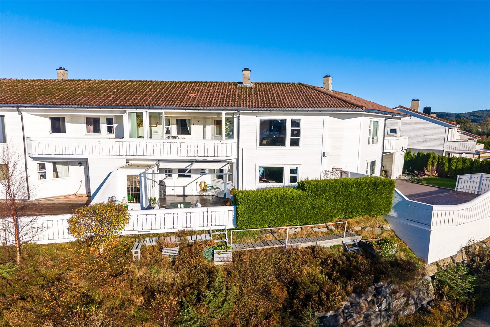 Rekkehuset går over to plan og i naturskjønne omgivelser. Galleribilde