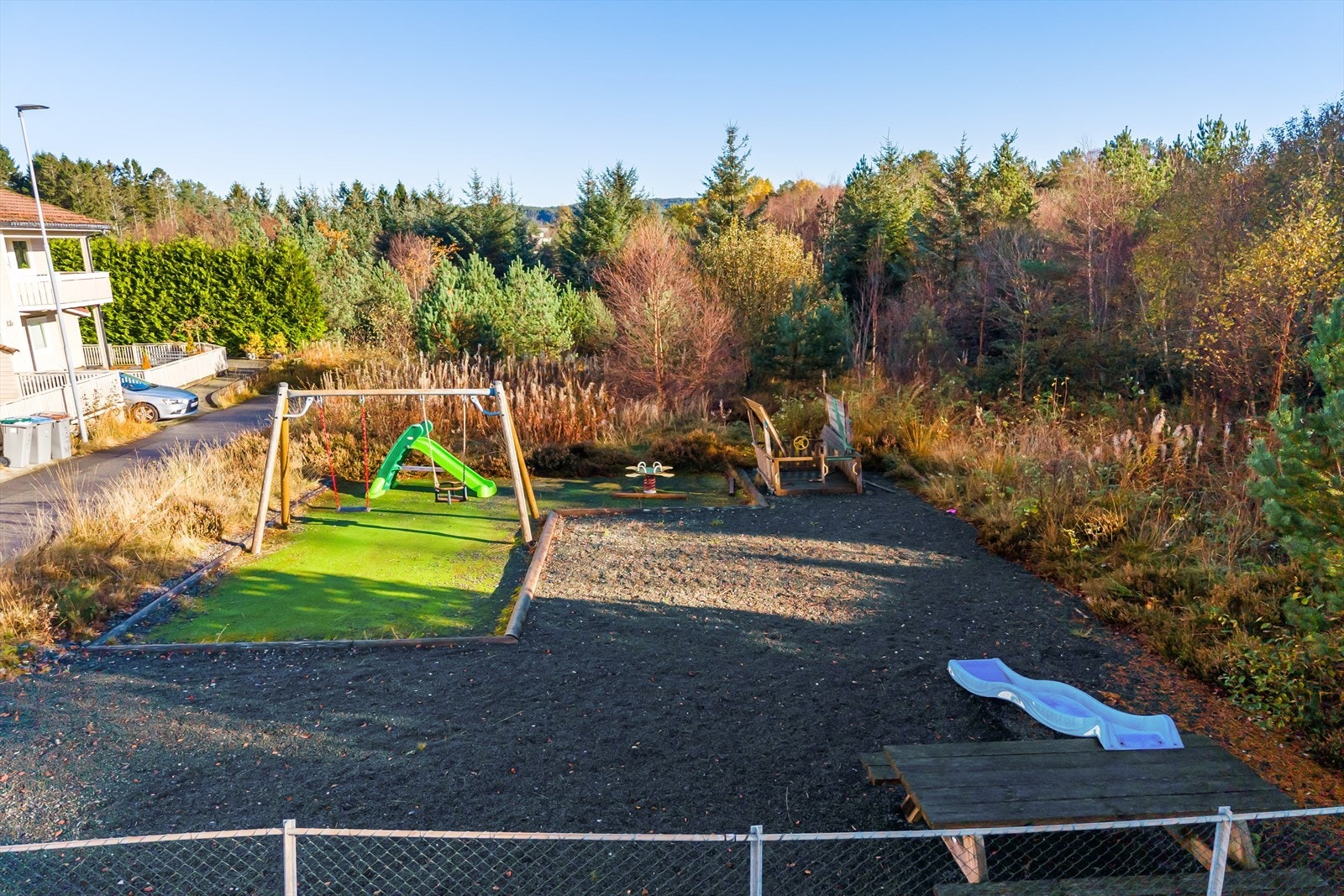 Fellesarealet gjør at barn trygt kan leke i nabolaget. Galleribilde