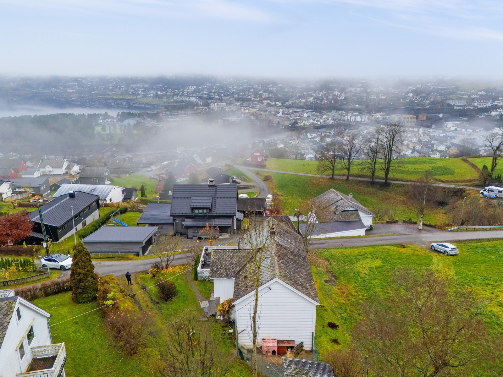 Flotte omgivelser og strålende utsikt over Vangsvatnet, Gråsida, Hanguren, Lønahorgi og Storåsen. Galleribilde