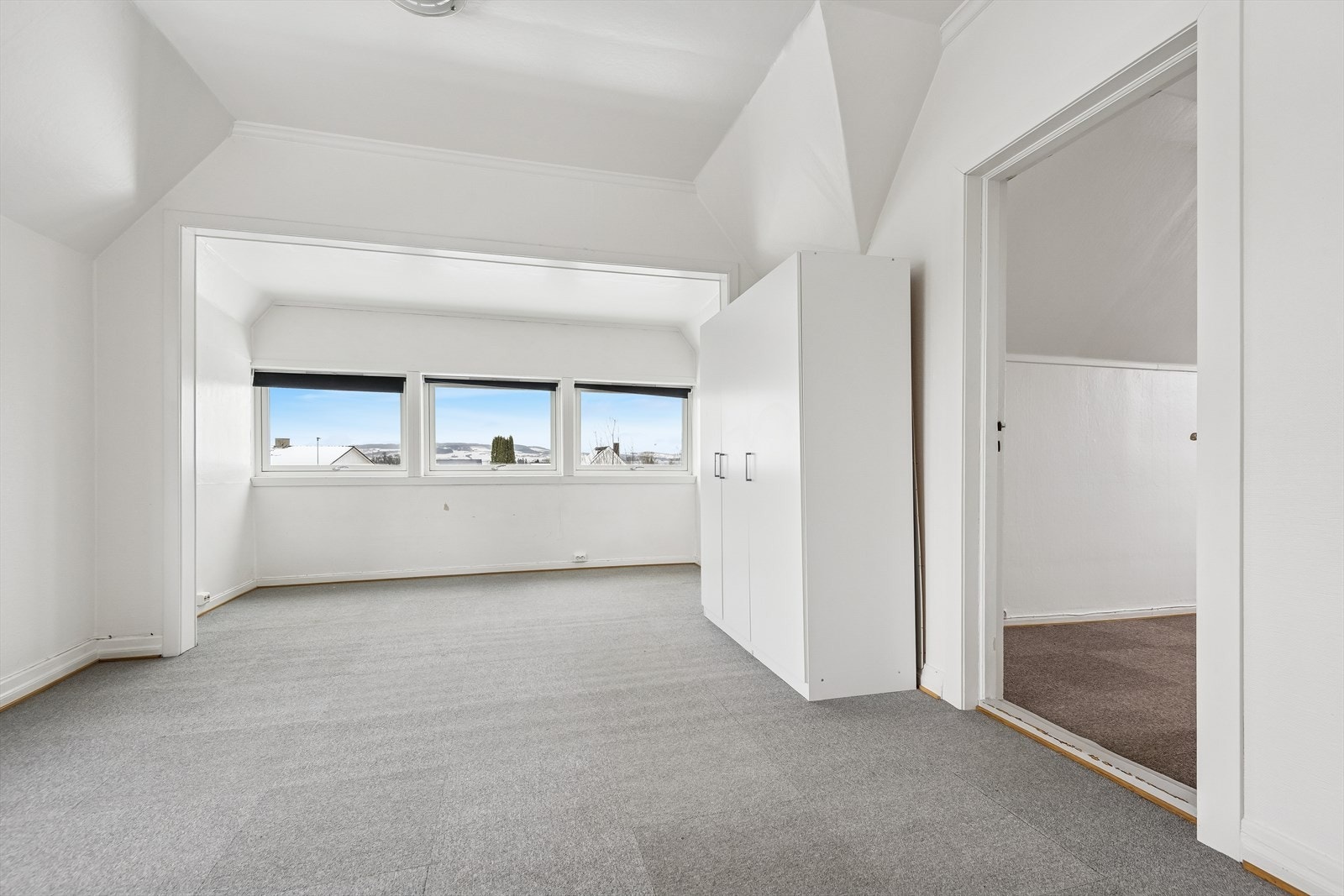 Takarken skaper en fin sone for en arbeidsplass eller et lesehjørne. Galleribilde