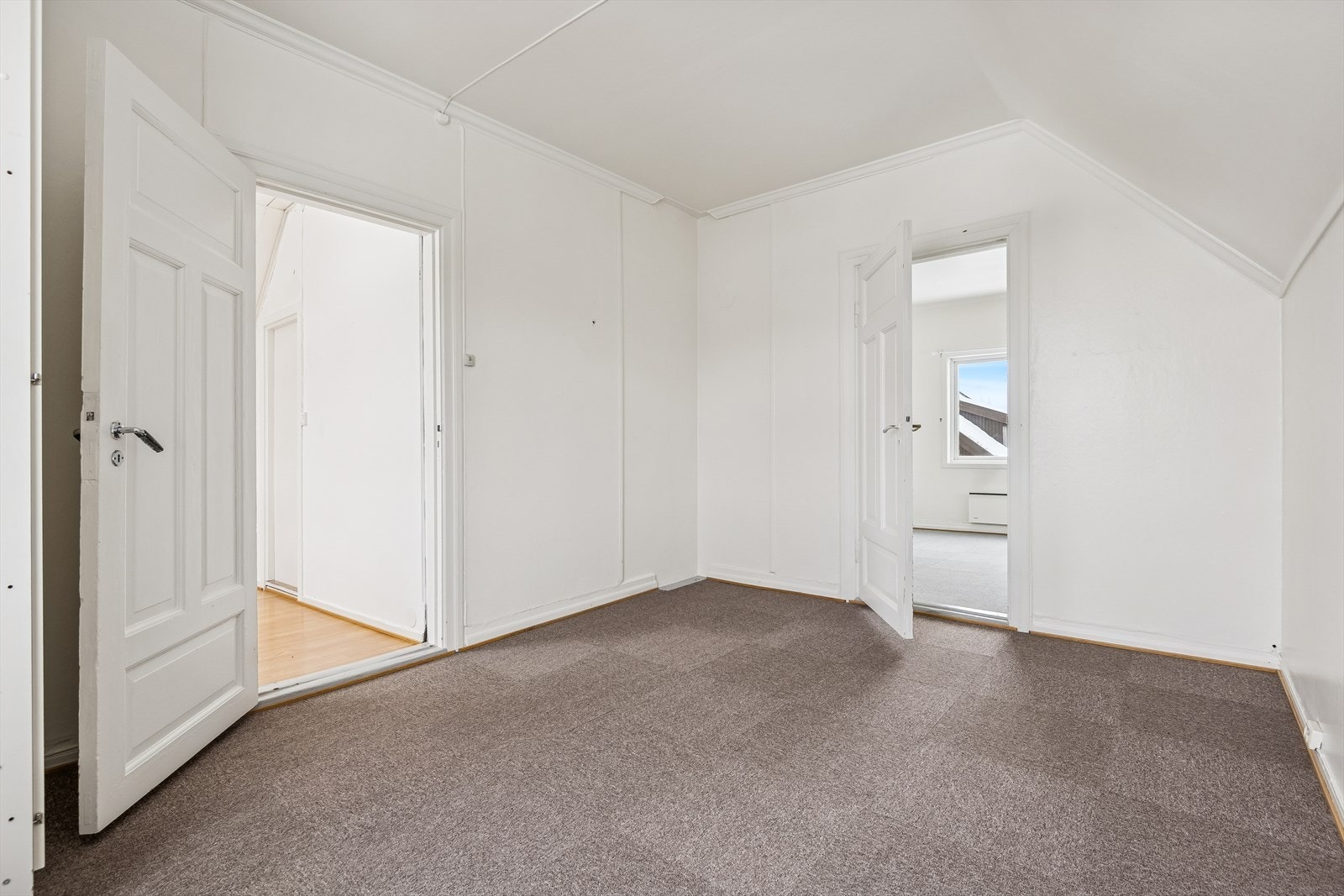 Andre etasje har flere rom som kan innredes som soverom etter behov. Galleribilde