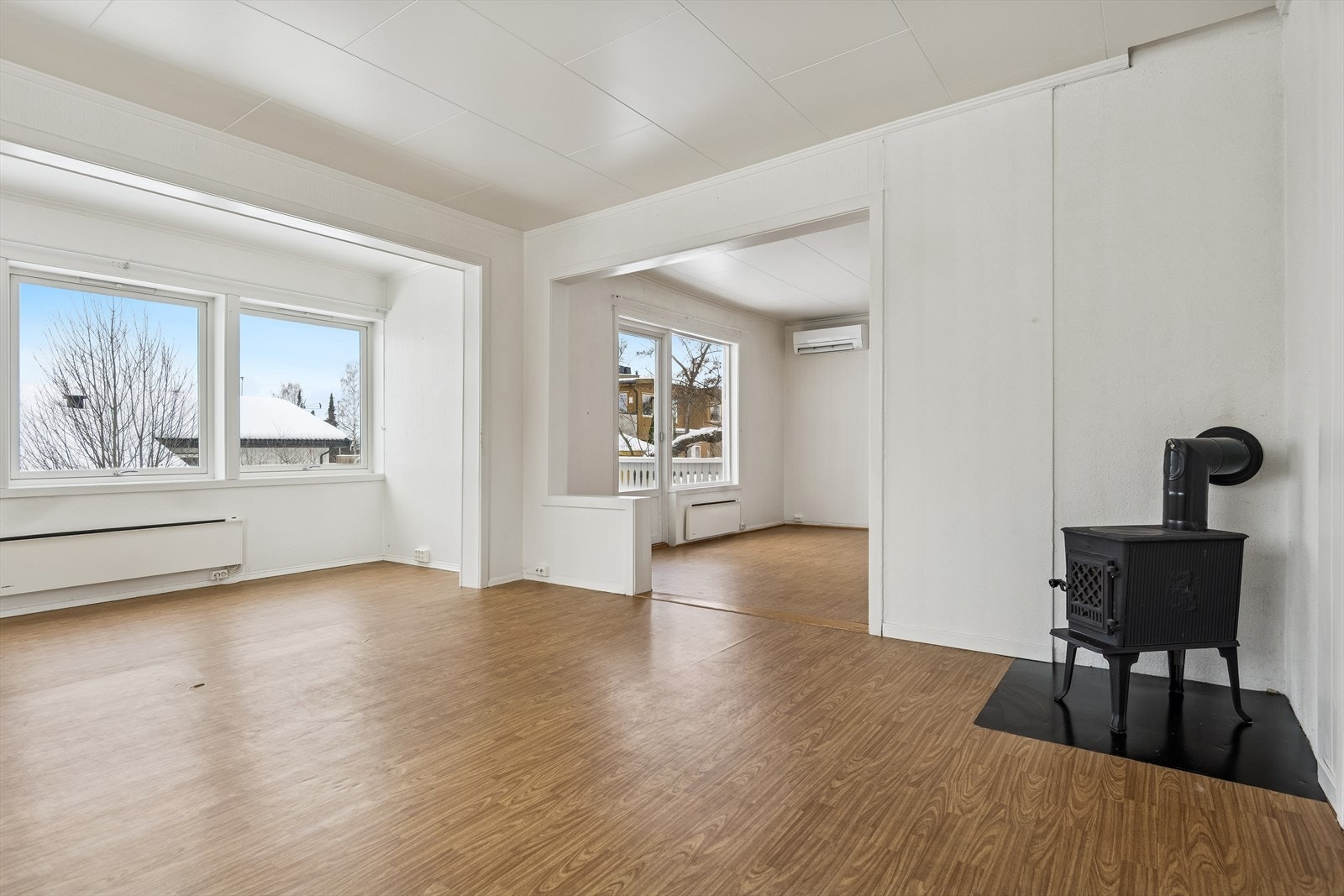 Stuen har flere møbleringssoner, noe som gir fleksibilitet i innredningen. Galleribilde