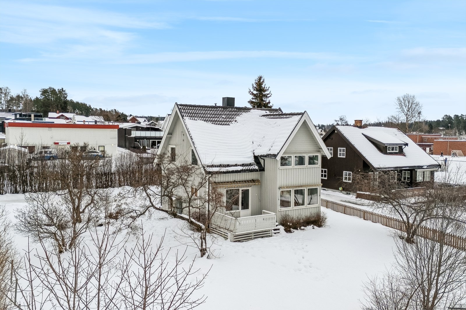 Koselig hageareal omgir boligen. Galleribilde