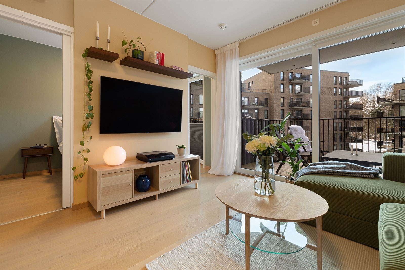 Leiligheten har en smart og arealeffektiv planløsning med store vindusflater, masse lys og fin romfølelse Galleribilde