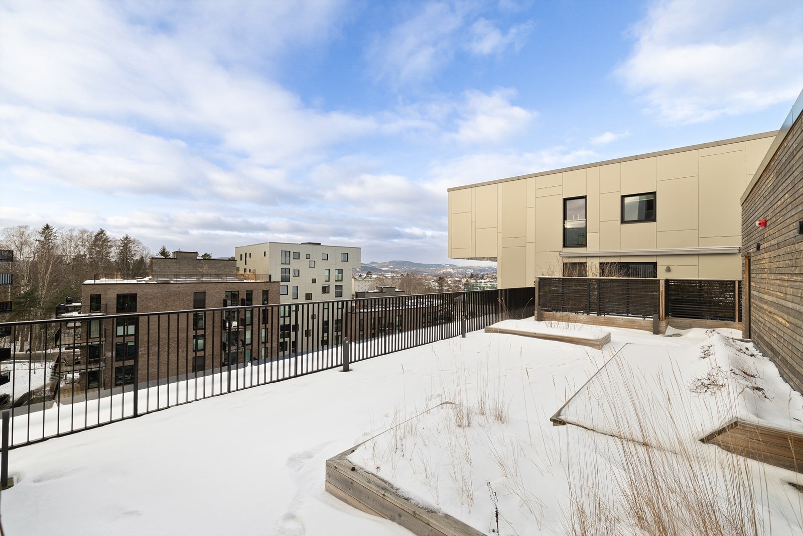 Som et ekstra kvalitetsløft disponerer bygget også en felles takterrasse som er enkelt tilgjengelig via trapp og heis Galleribilde