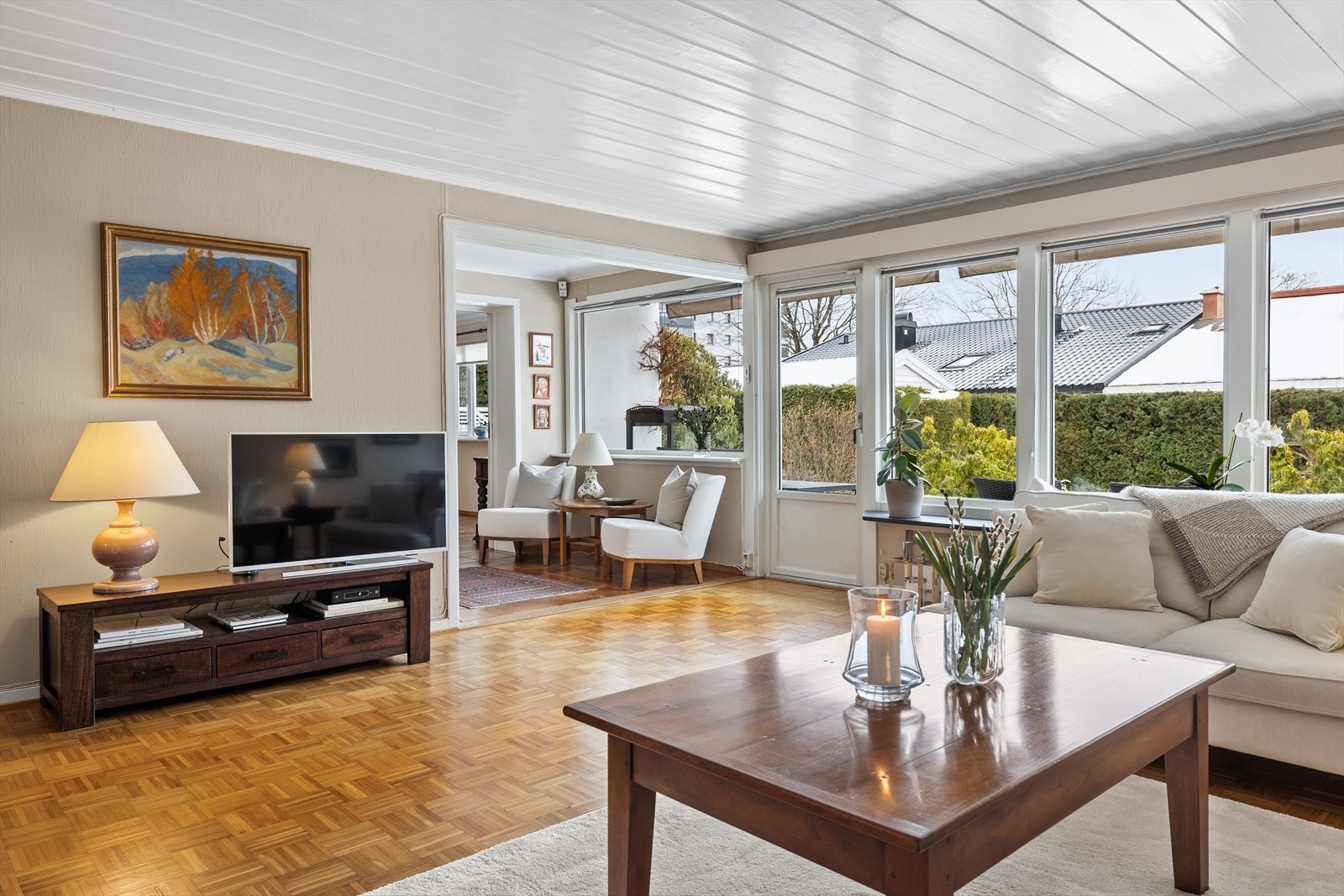 Deler av overflatene er fra byggeår, mens flere rom ble pusset opp i perioden 2000-2004 Galleribilde