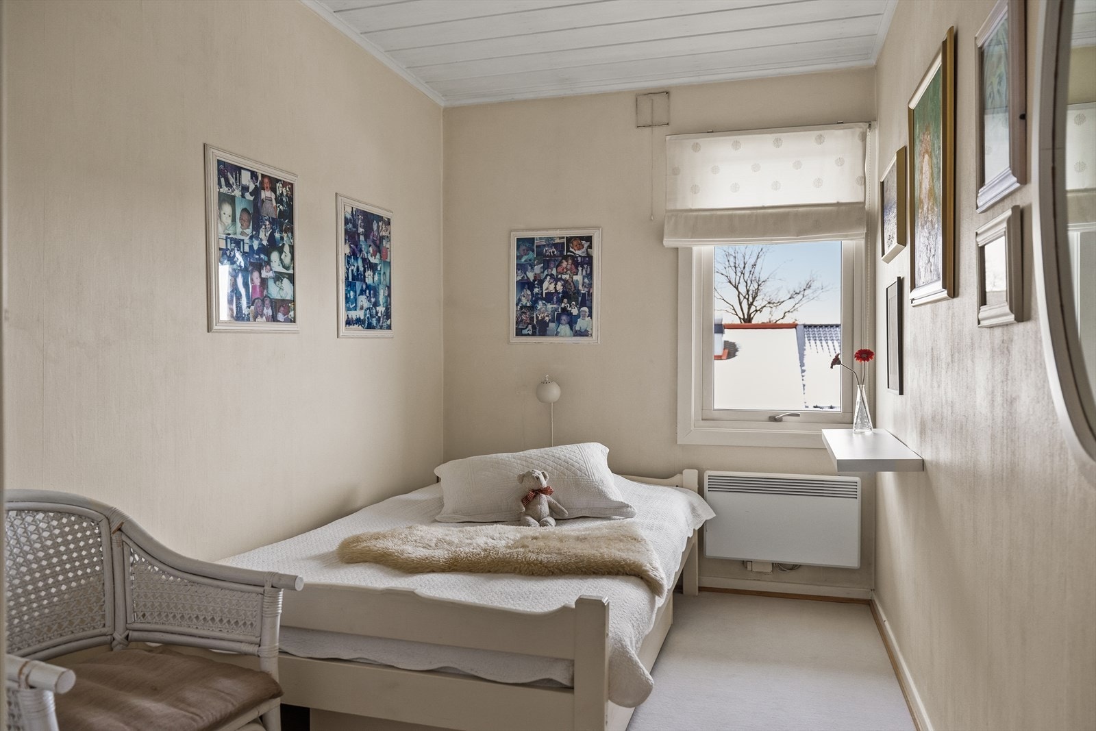 Soverom nr 2 i boligen passer fint som barnerom Galleribilde