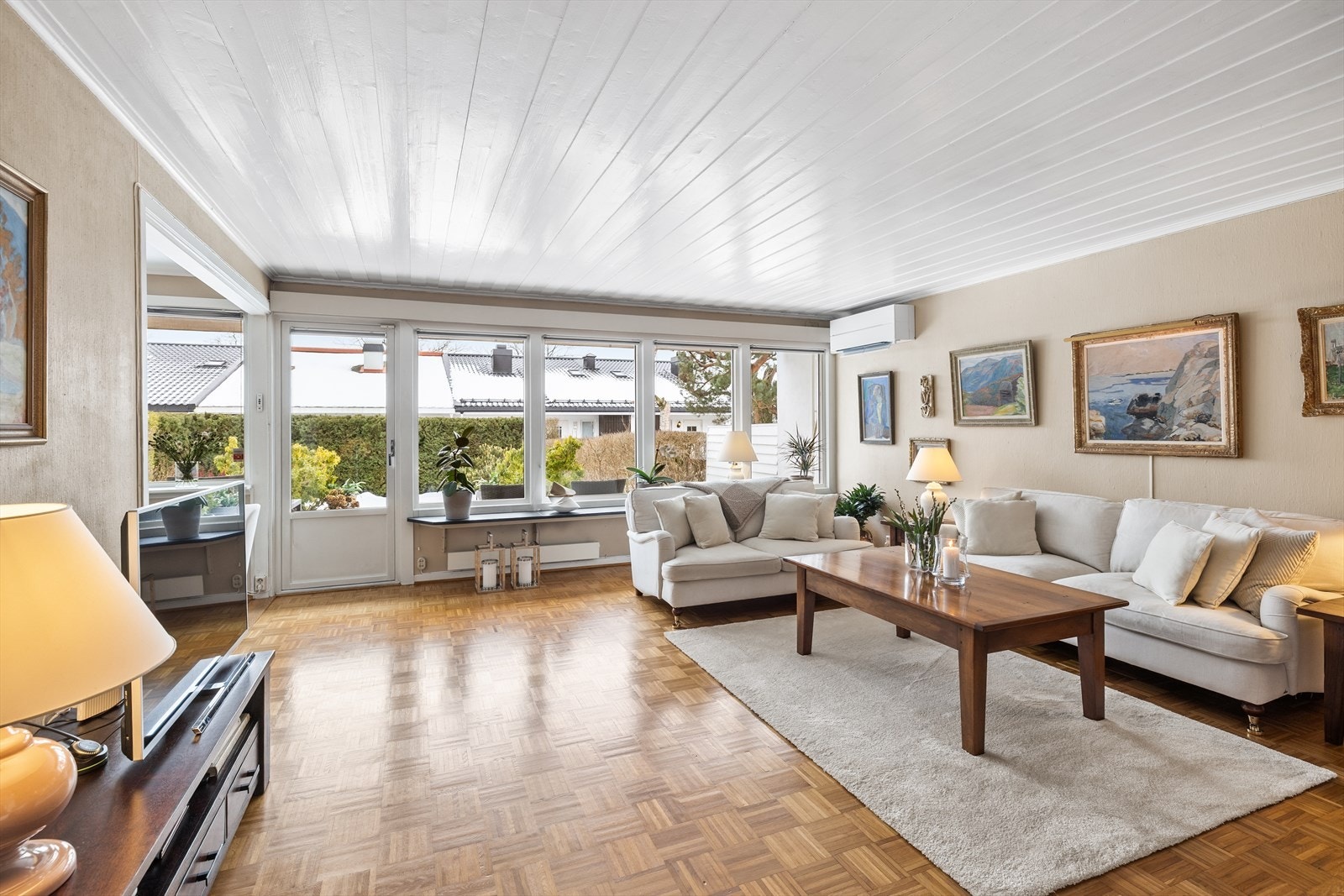 Stuen er lun og romslig Galleribilde