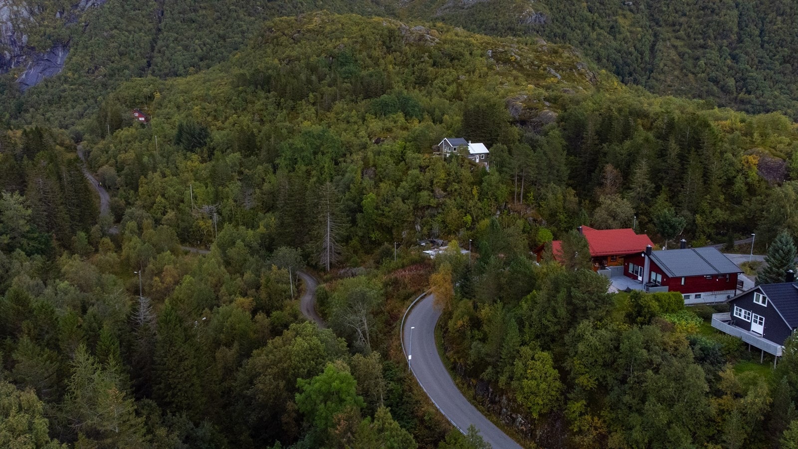Eiendommen ligger like ved Knutvikveien og Vannverksbakken Galleribilde