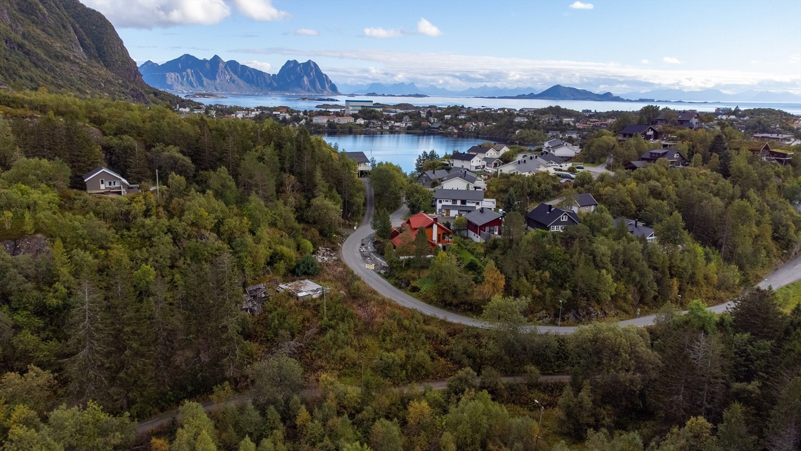 Veien som går inn mot marka går like ved eiendommen Galleribilde