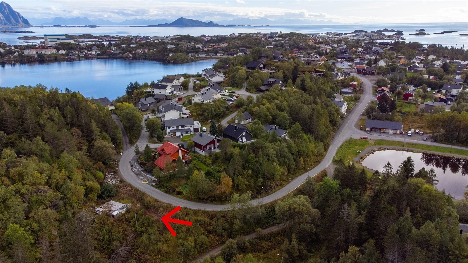 Veldig kort vei til Sommertjønna og populære badeplasser ved Svolværvannet Galleribilde