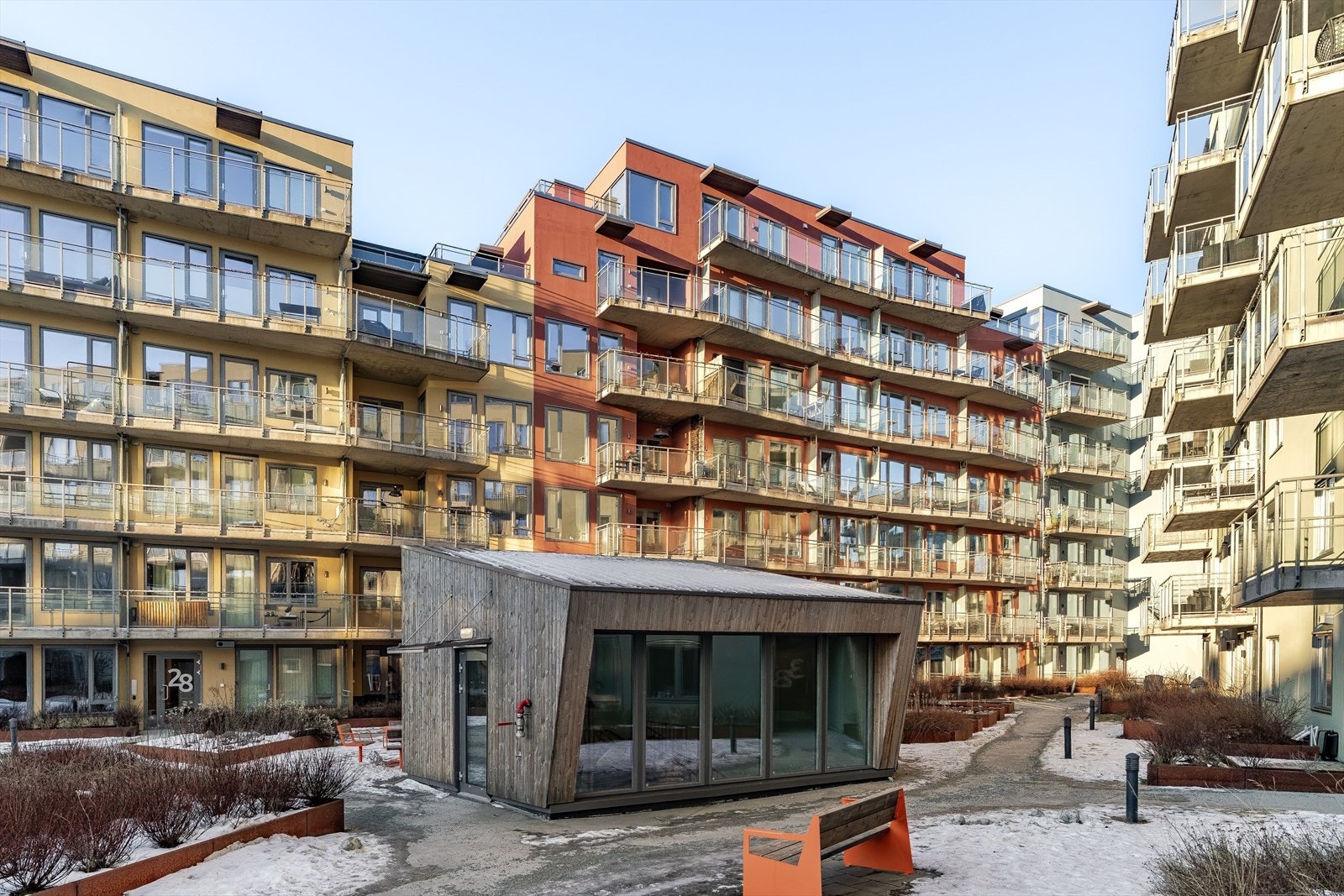 Ladeveien 32 har en attraktiv beliggenhet på Lade, et populært og veletablert boligområde med nærhet til Trondheim sentrum. Velkommen til visning! Galleribilde