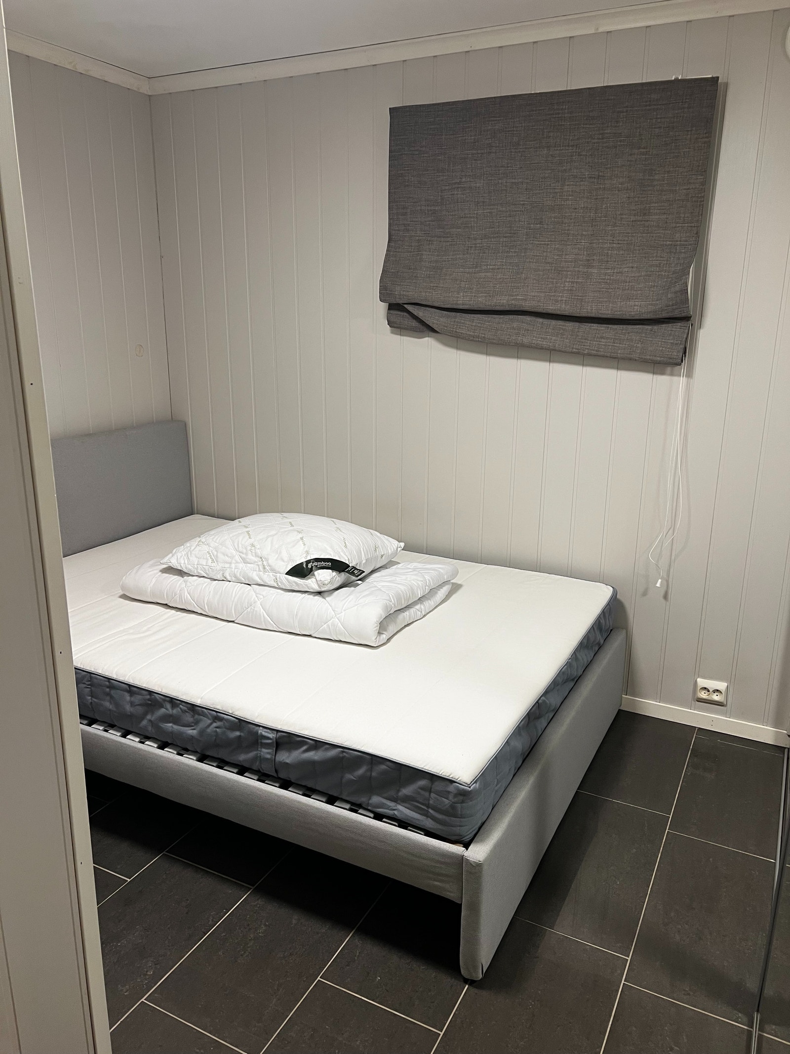 Lystett liftgardin på soverom. Galleribilde