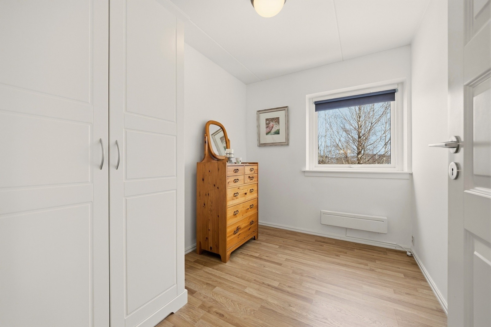 Soverom 2 er noe mindre, perfekt som barnerom, gjesterom eller hjemmekontor. Galleribilde