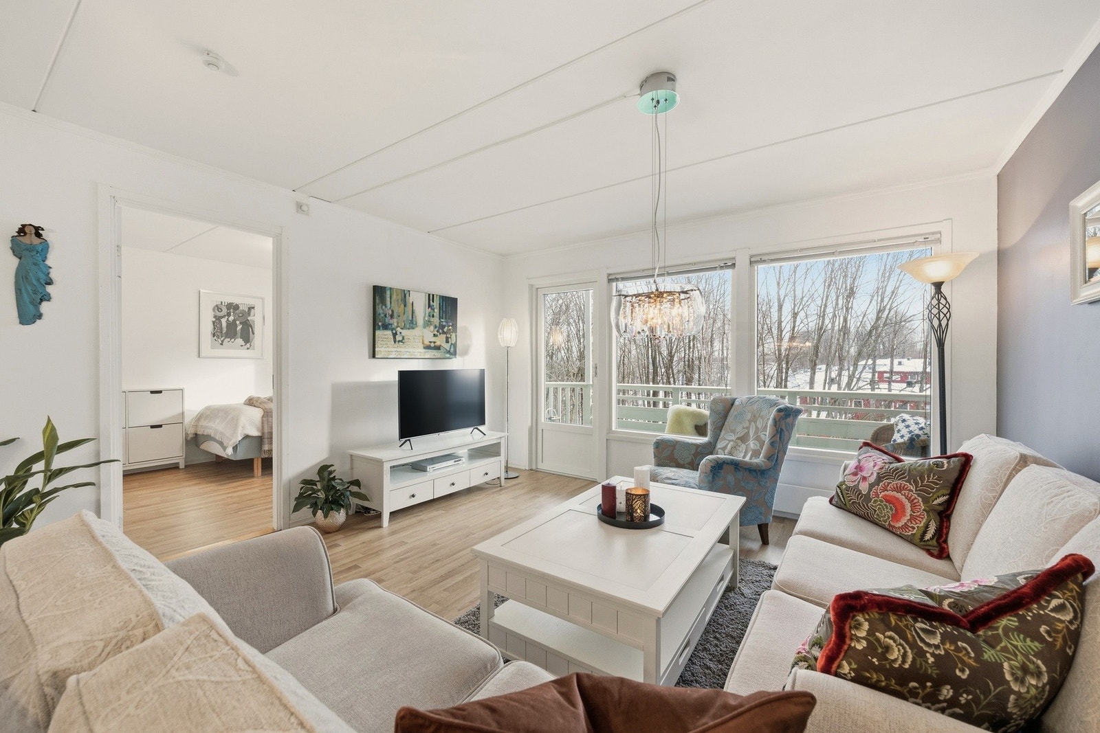 Fra stuen har du adkomst til en hyggelig balkong. Galleribilde