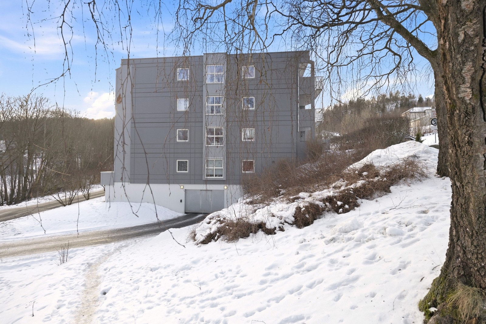 Enkel adkomst til garasjeanlegget. Galleribilde