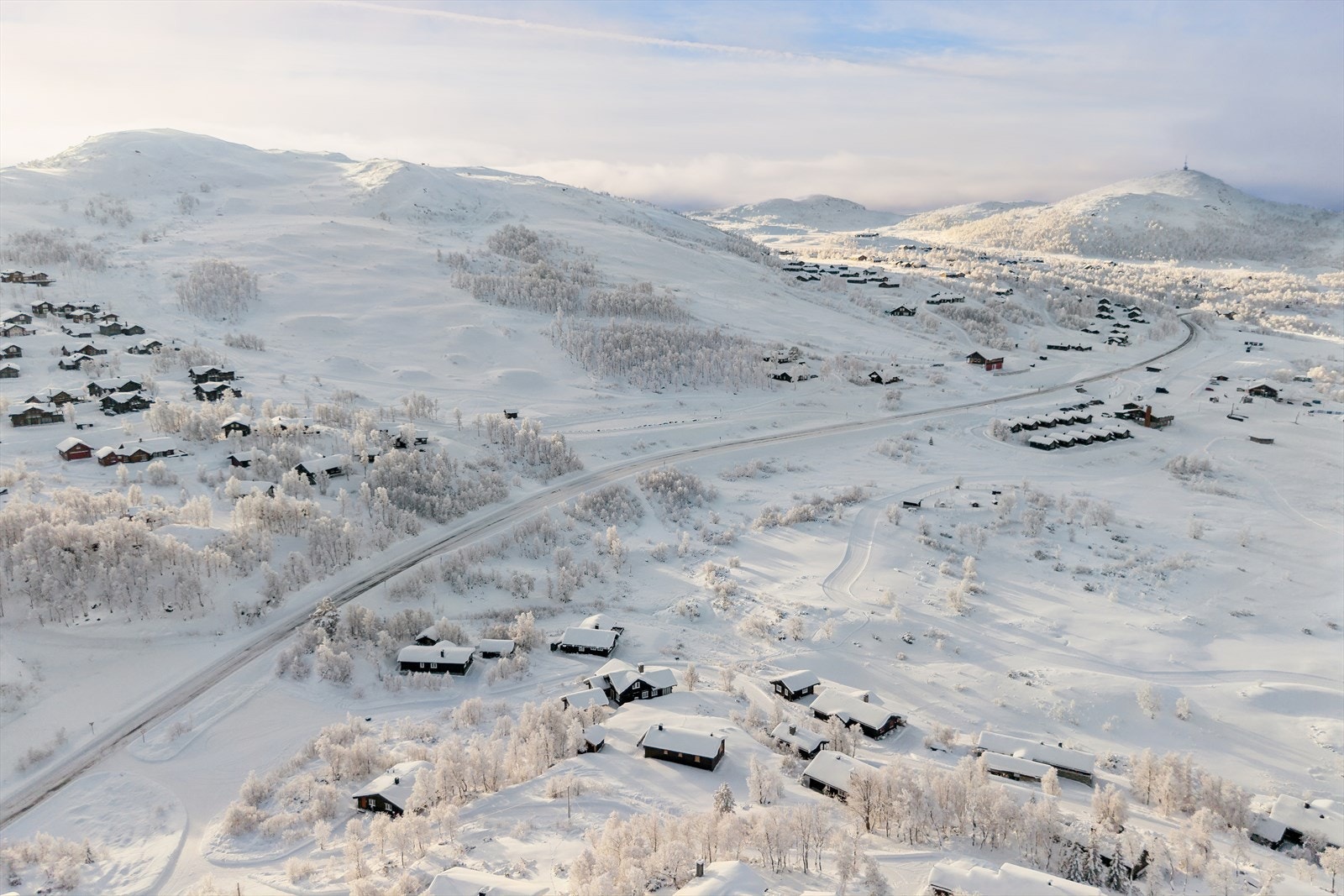 Området byr på storslått høyfjellsnatur med skiløyper, turstier og vakre utsiktspunkt rett utenfor hytta. Galleribilde