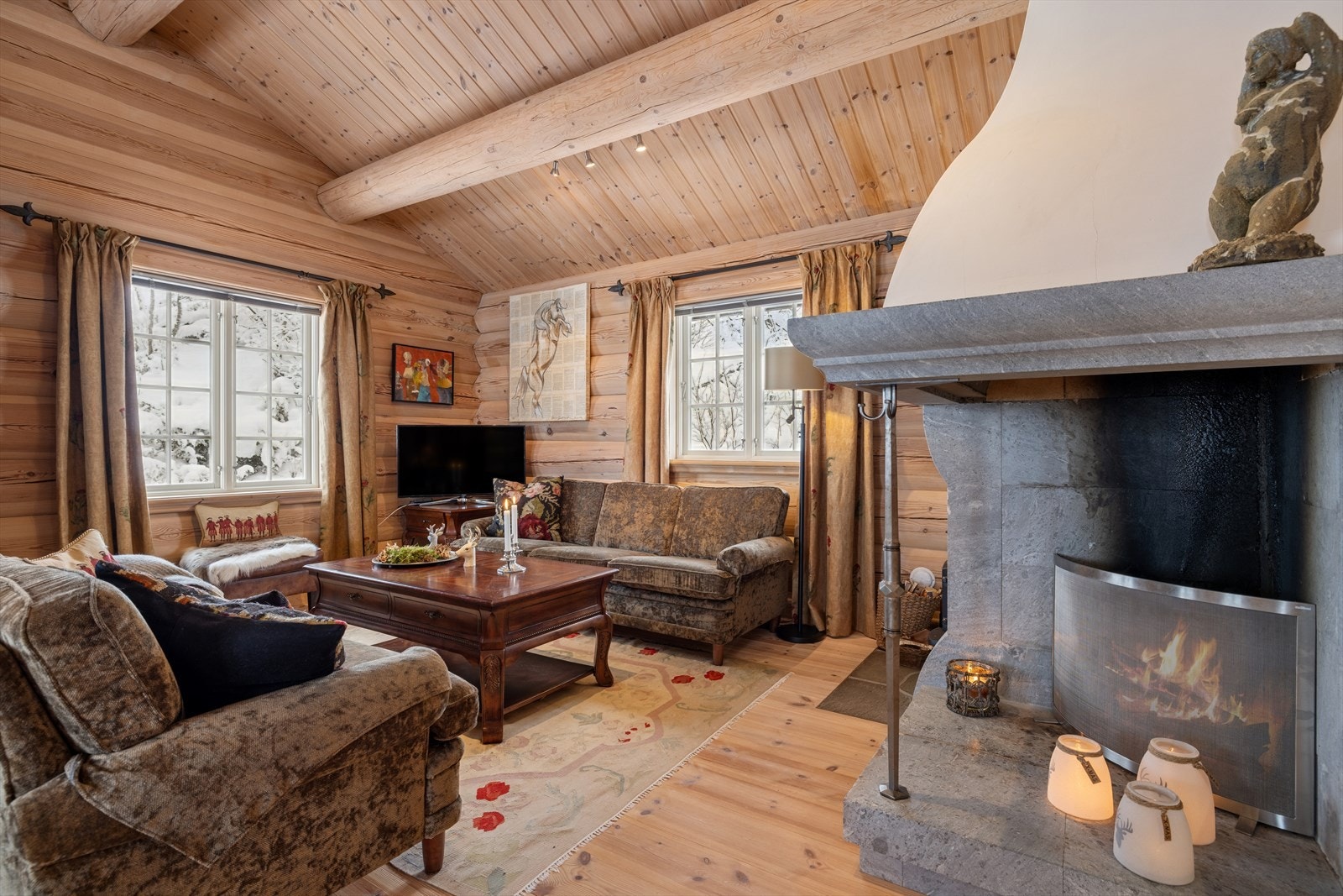 Peisovnen gir både stemning og fantastisk varme - perfekt etter en dag på fjellet. Galleribilde