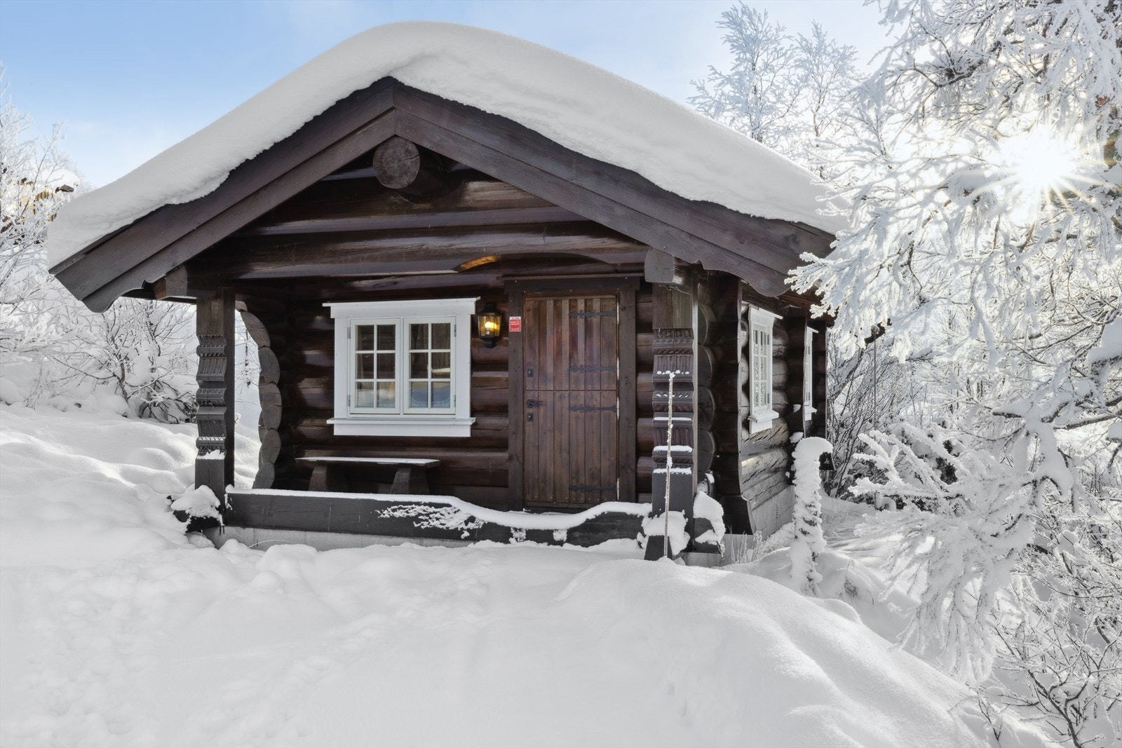 Annekset ligger som en egen liten hytte med samme vakre utførelse og torvtak som hovedhytta, totalt 22 m2. Galleribilde