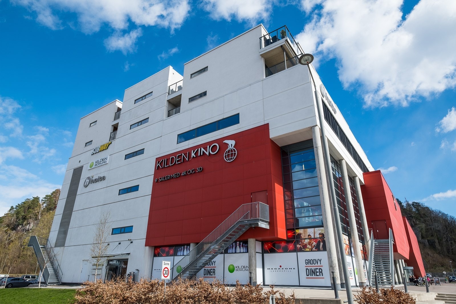 Det er kort vei til Kilen med blant annet Kilen Handelspark, en rekke forretninger og opplevelsessenter med blant annet kino. Galleribilde