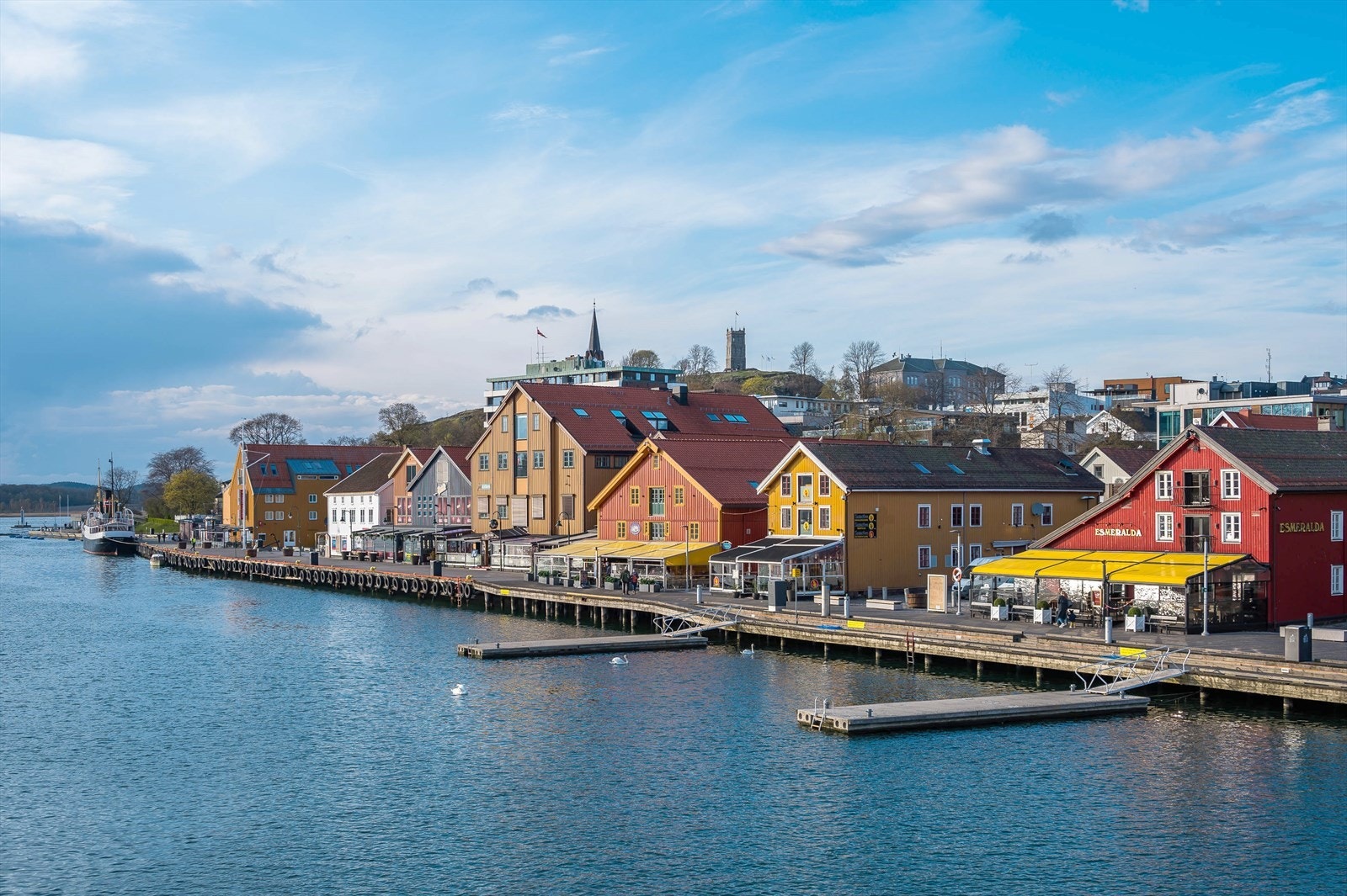 Kun drøye 2 km til Tønsberg sentrum - veien er heller ikke langt til "Brygga" i Tønsberg. Galleribilde