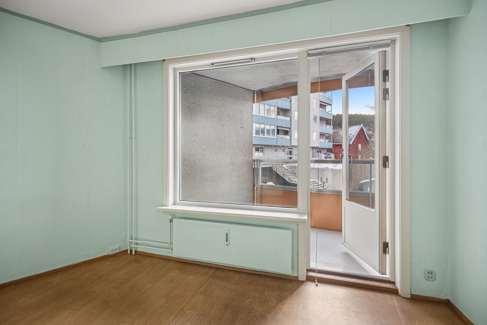 Stue med utgang til balkong. Galleribilde