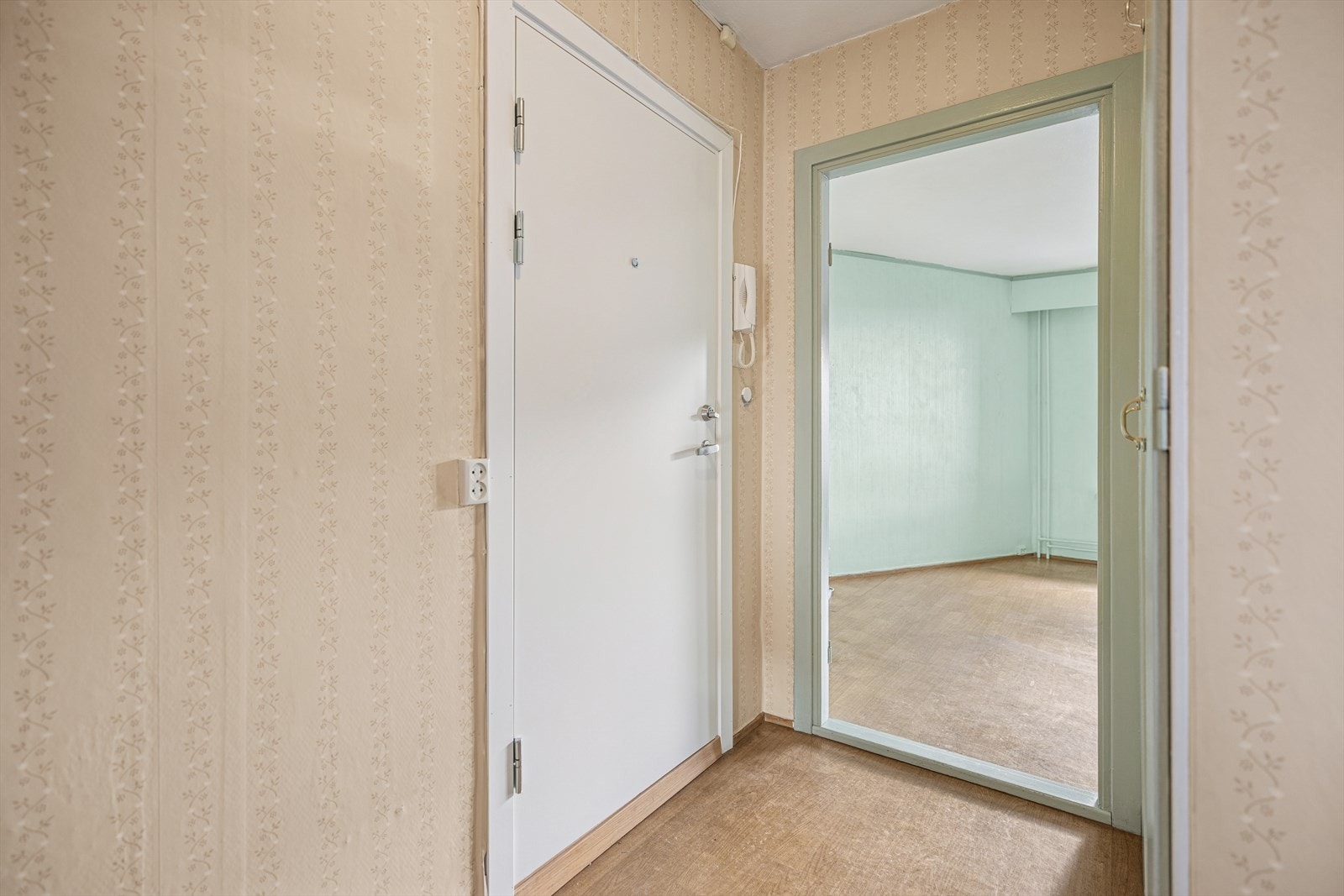 Entrè med god plass til oppbevaring. Galleribilde