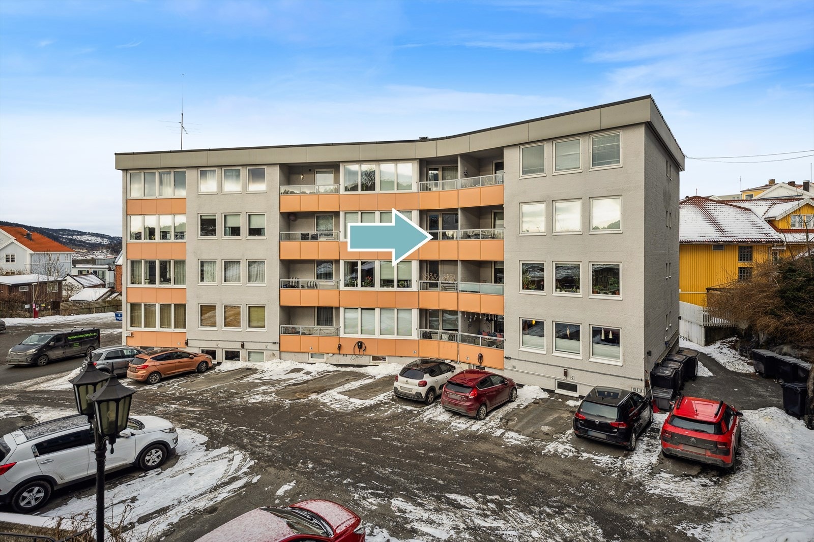 DNB Eiendom ved Joachim Norum Larsen har gleden av og presentere Lindtruppbakken 10B, en sentral 1-roms leilighet med gangavstand til "alt" i byggets 3. etasje, oppussingsbehov! Galleribilde