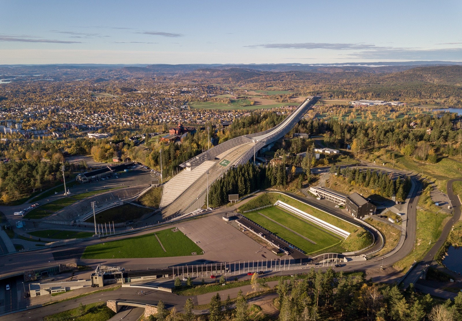 Boligen ligger ved inngangsporten til noen av de fineste områdene i Nordmarka, kjent for sitt varierte turterreng og særpreg. Galleribilde