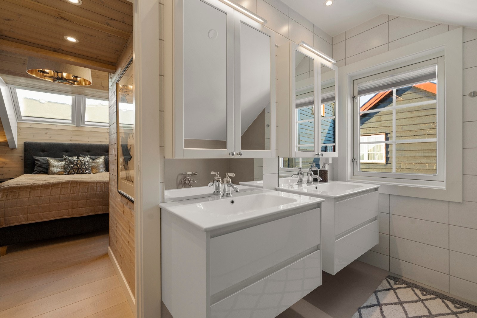 Pent bad fra 2018, med oppgraderte overflater i 2023. Galleribilde