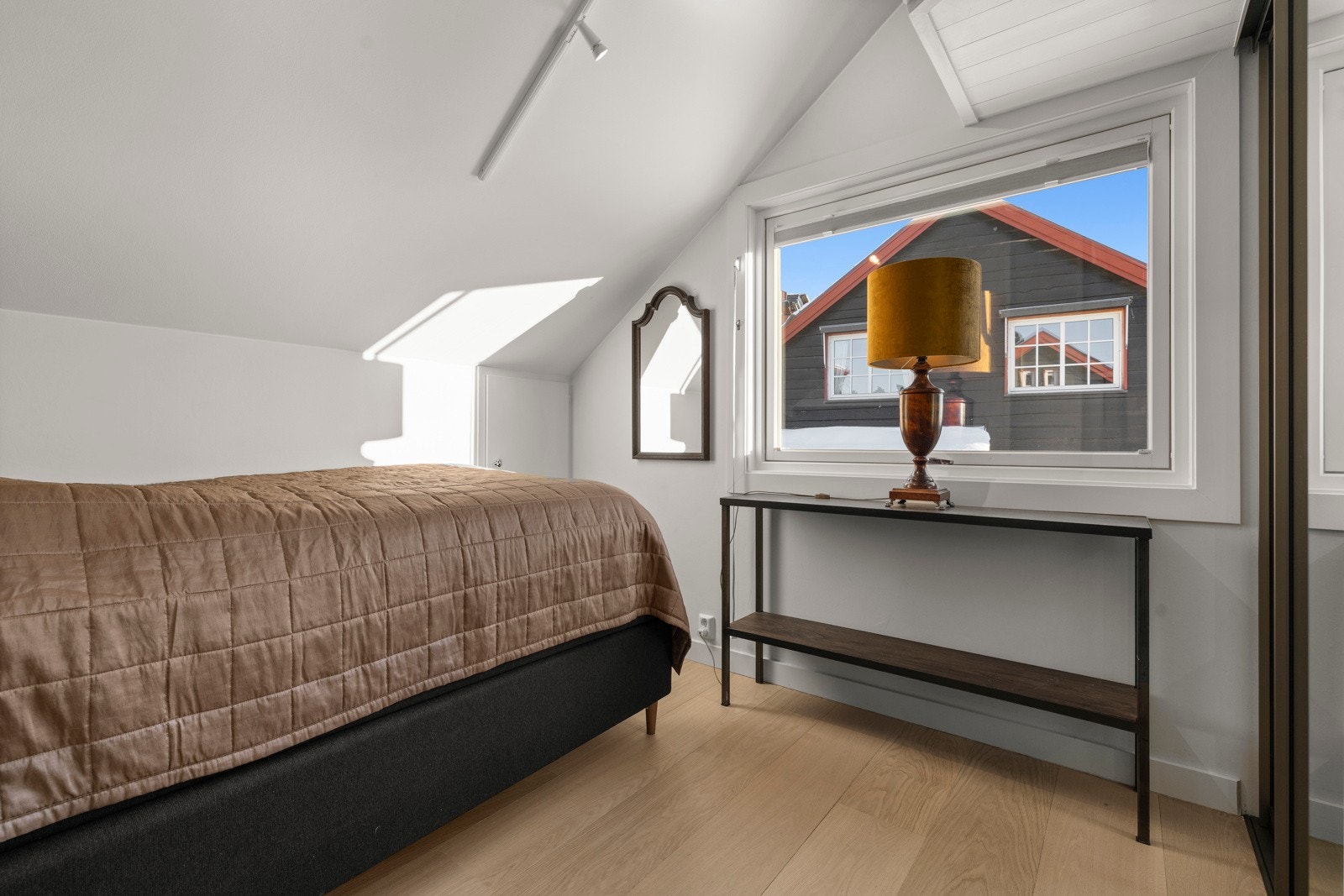 Rommet kan innredes etter egne preferanser, enten det er behov for et hjemmekontor, en koselig TV-stue, barnerom eller et komfortabelt gjesterom. Galleribilde