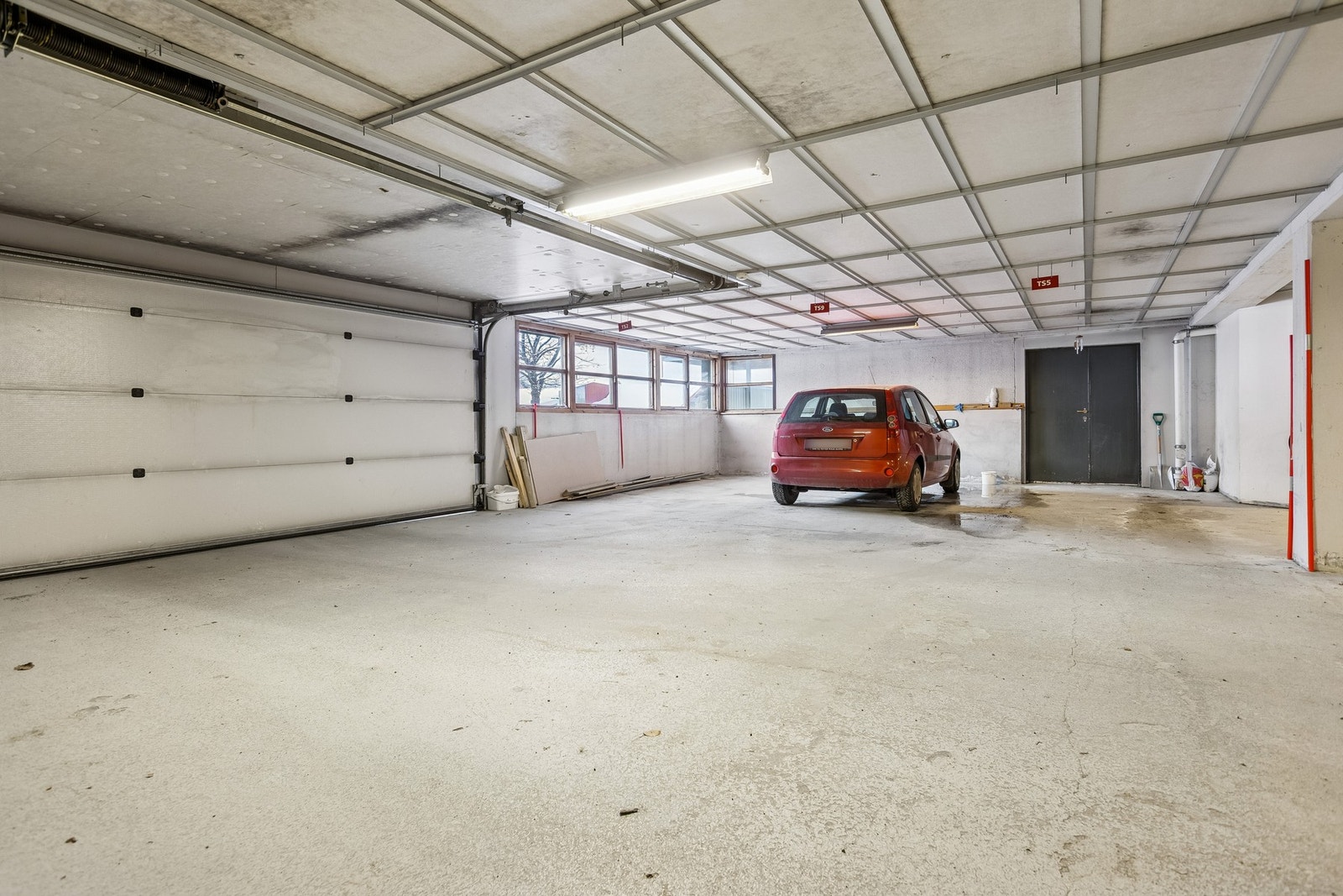 Garasjeanlegg med fast p-plass Galleribilde