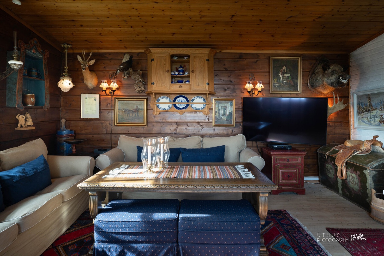 Plass til både tv med flere sofaer og sitteplasser Galleribilde