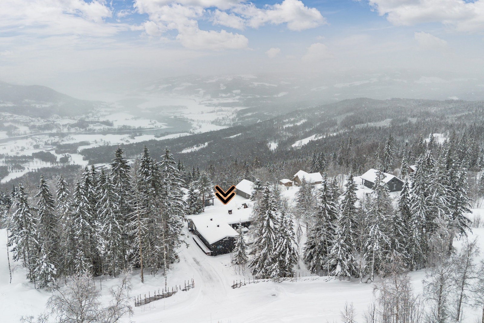 En stor og luftig eiertomt med svært gode lys, og solforhold Galleribilde