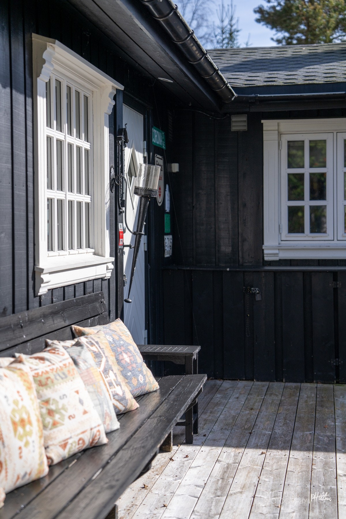 Mulighet for utebenk med sollys frem til kl. 18 i følge selger! Perfekt for avslapning etter aktivitet Galleribilde