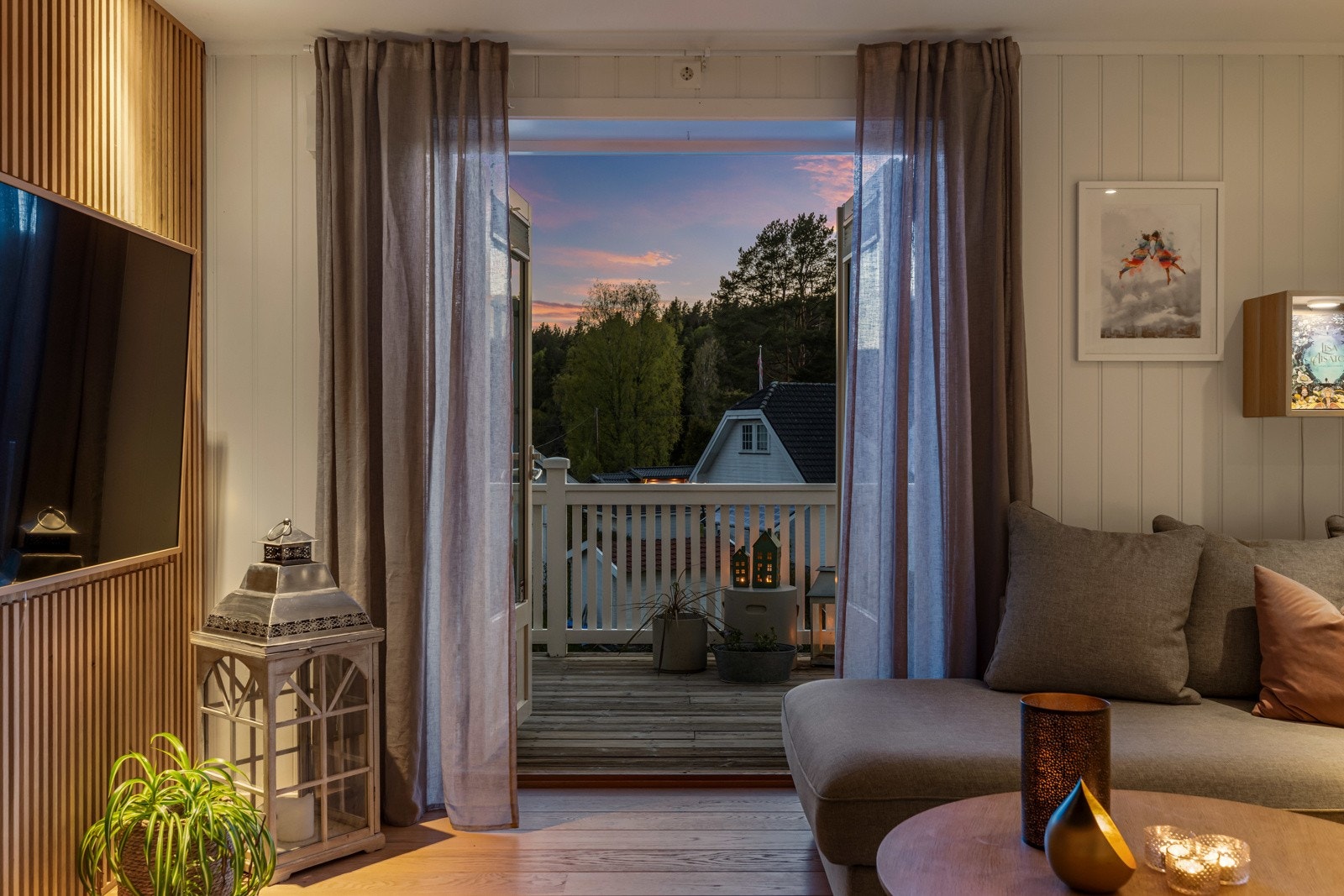 Utgang til vestvendt uteplass på hele 30 kvm. Galleribilde