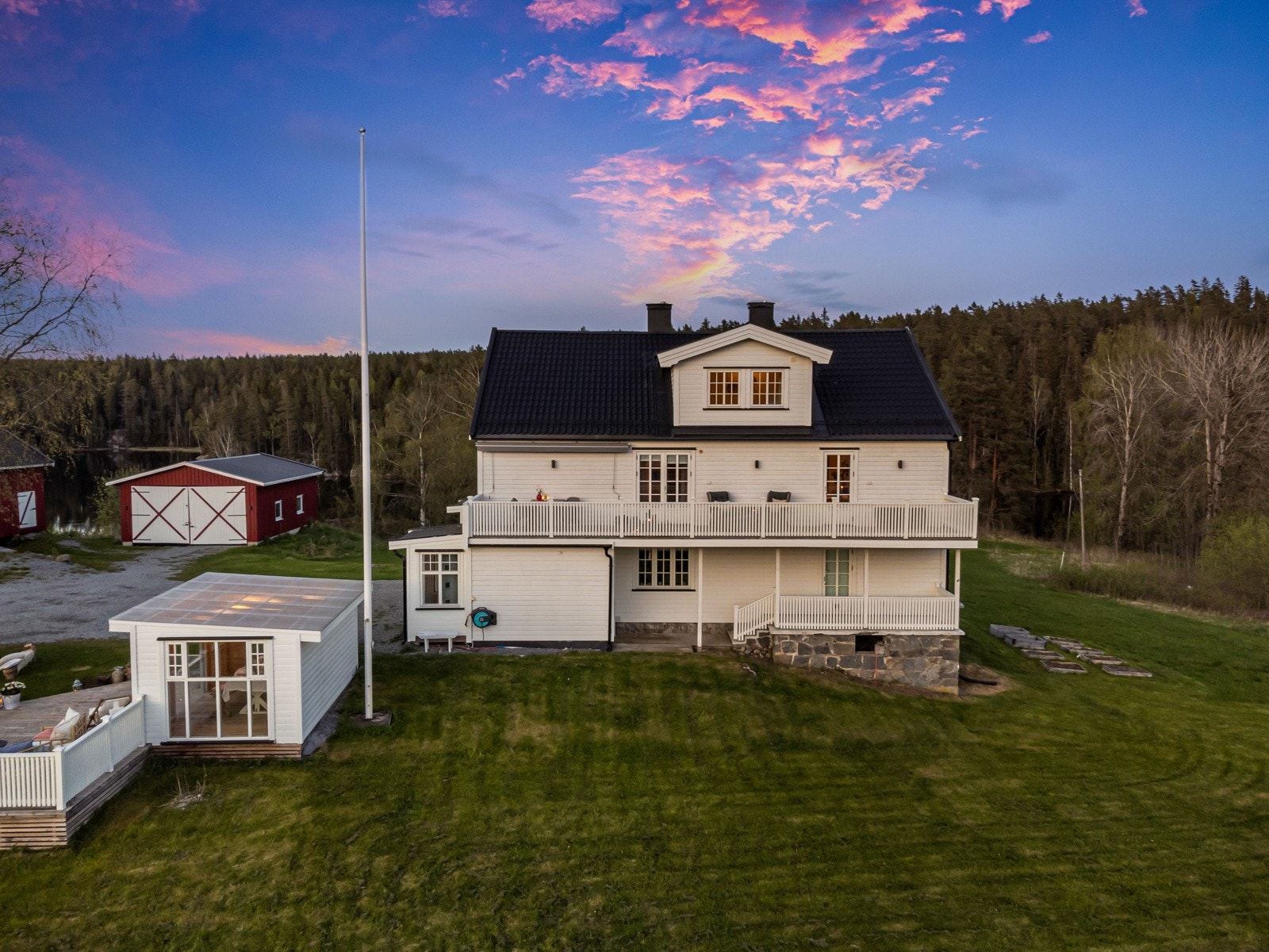 Store deler av 1. etasje er i dag utleid for 18.500,-. Galleribilde