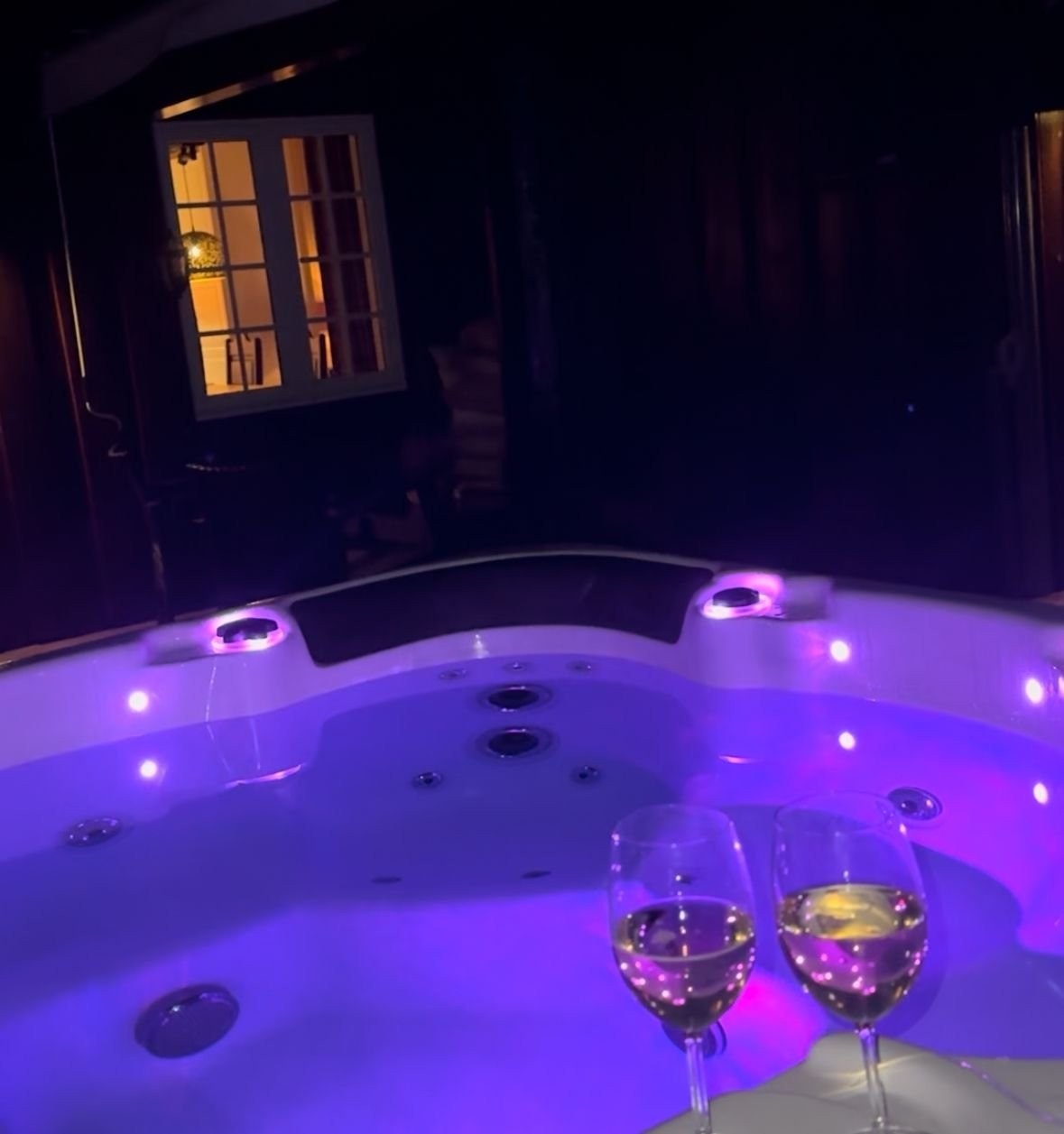 Kveldsbad under magisk stjernehimmel. Galleribilde