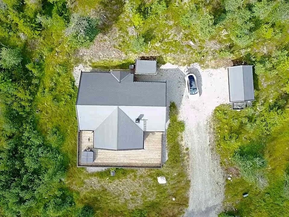 Usjenert! Lett adkomst, gode parkeringsmuligheter. Galleribilde