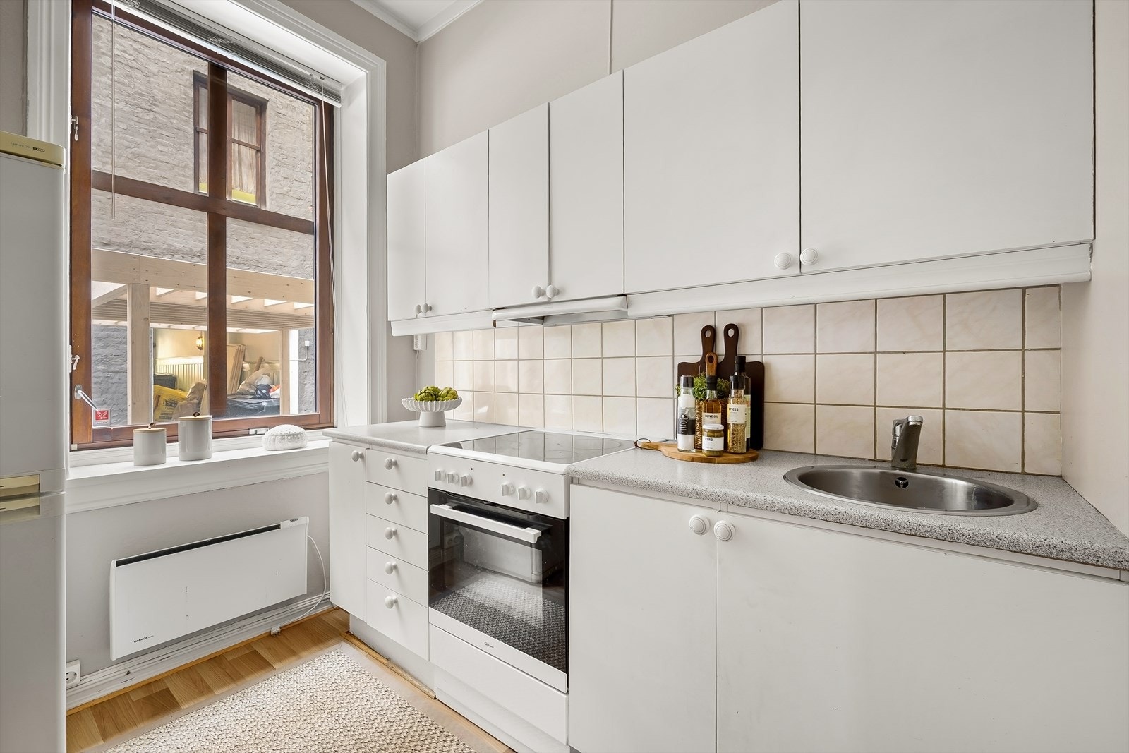 Nedfelt oppvaskkum med ettgreps blandebatteri. Galleribilde