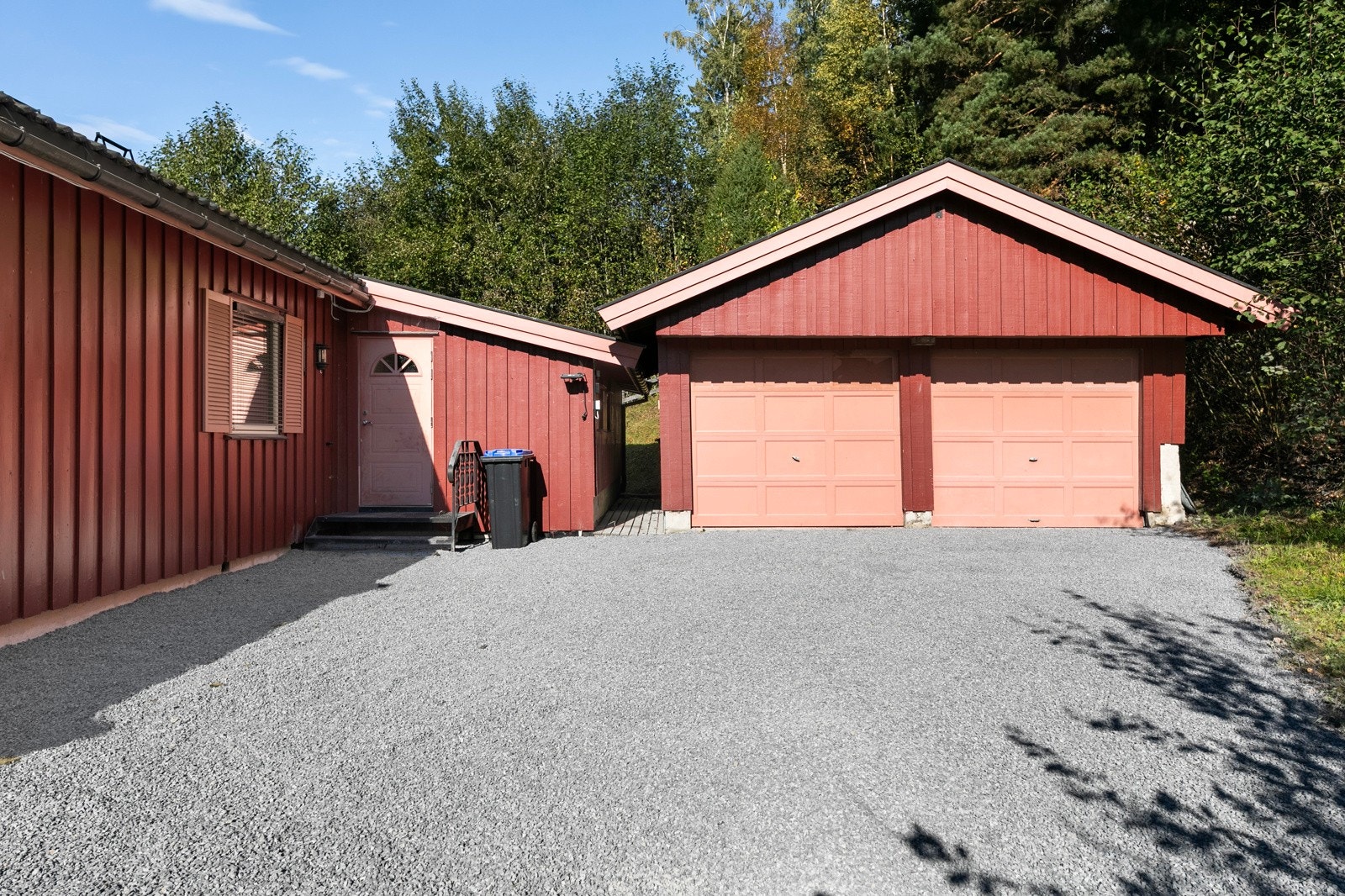 Parkering i dobbel garasje. Galleribilde