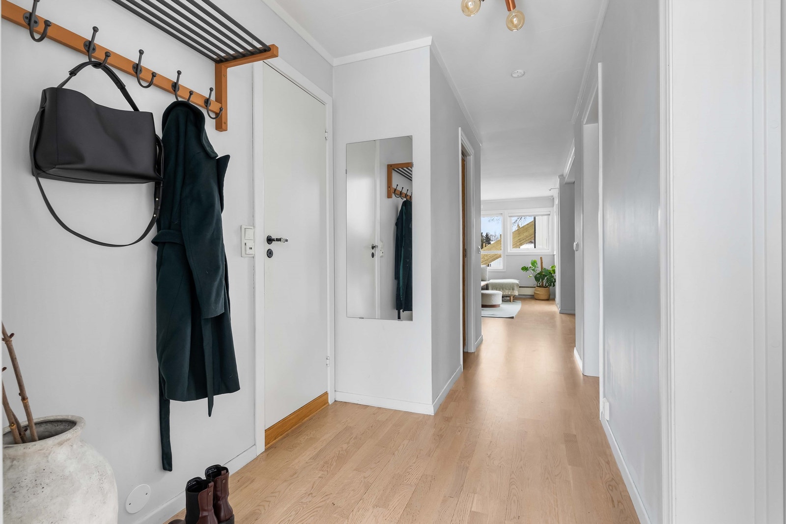 Fra gangen har du adkomst til begge soverom og bad. Galleribilde