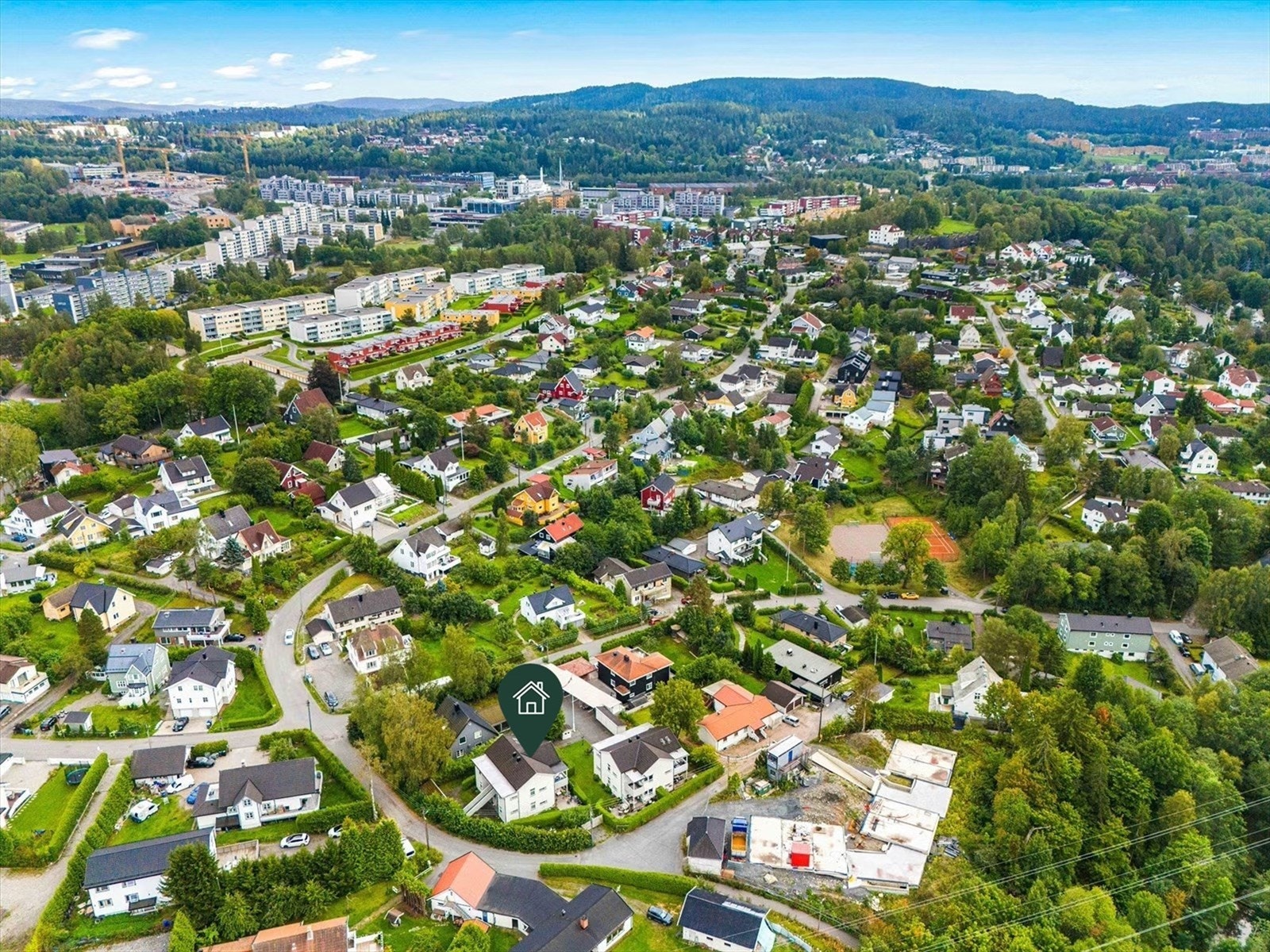 Et veletablert nabolag som passer godt for både familier og par som ønsker å bo sentralt, men samtidig nær grønne omgivelser. Galleribilde