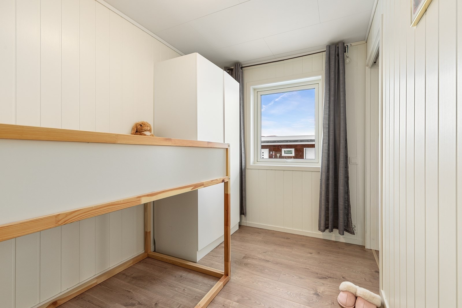 Soverom nummer 2 er på ca. 7 kvm Galleribilde