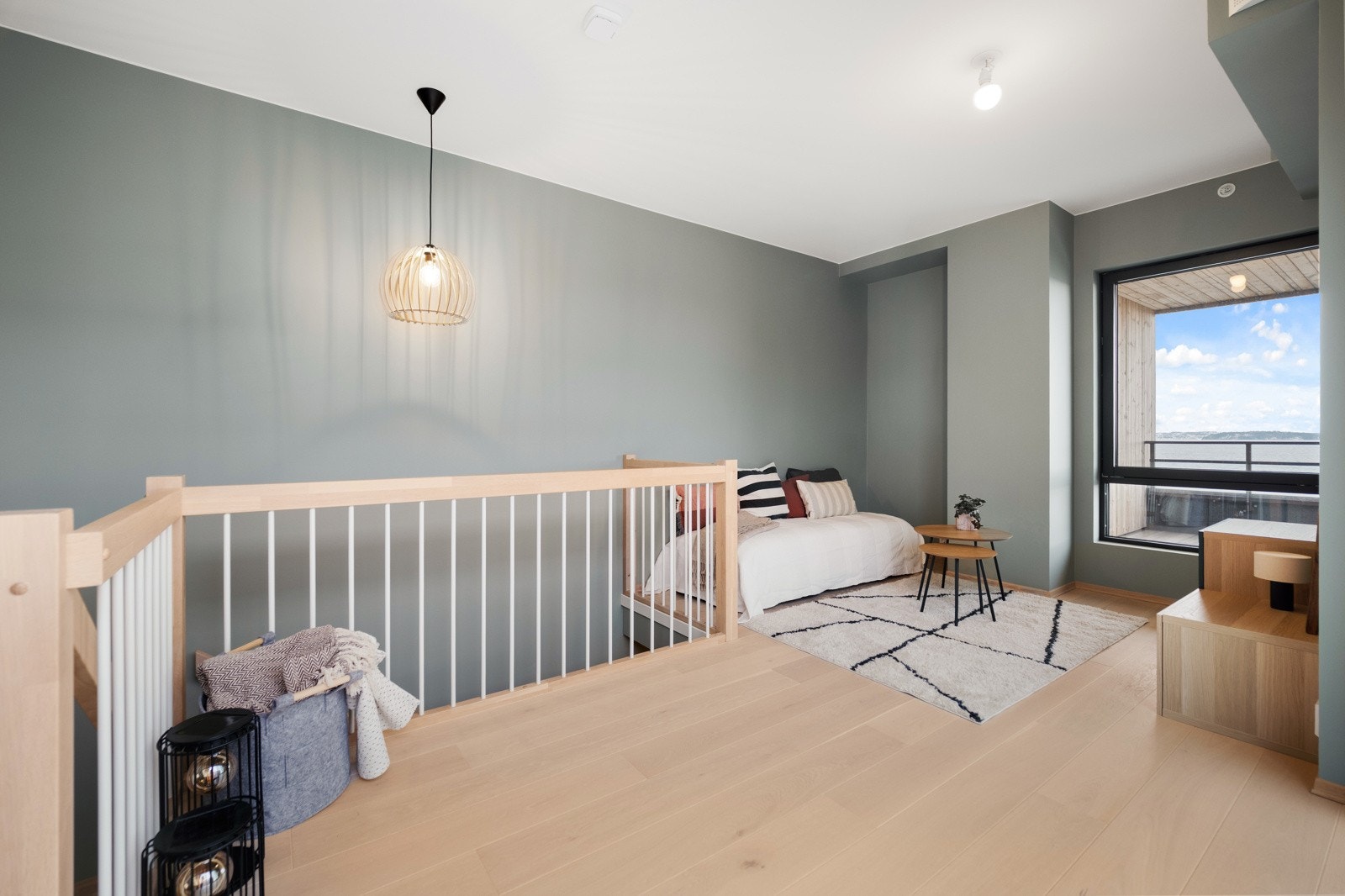 Utvidet loftsstue med plass til sofa Galleribilde